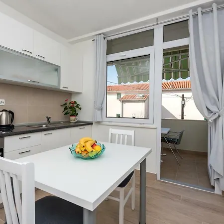 Rose&ana * マカルスカ