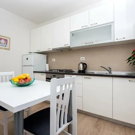 アパート Rose&ana