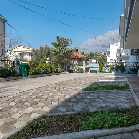 アパート Rose&ana *